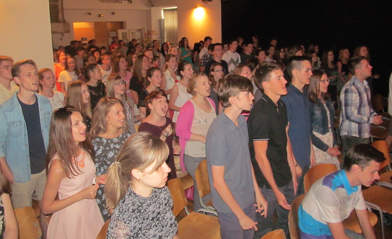John Oakes campus and teen worship Moscow